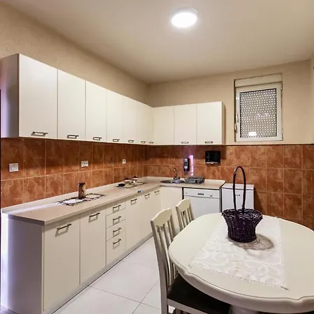 דירה Zora With Sauna *